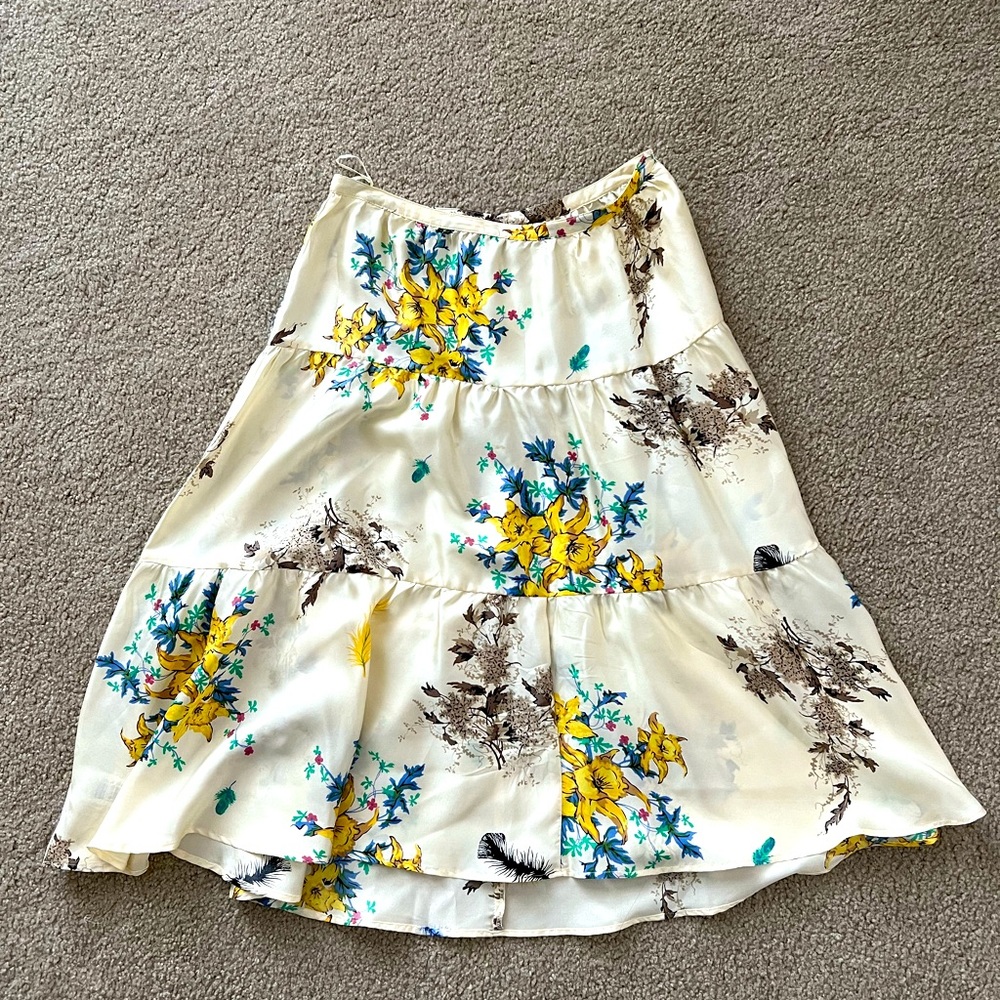 MNG 100% silk beautiful summer flora skirt . size 0